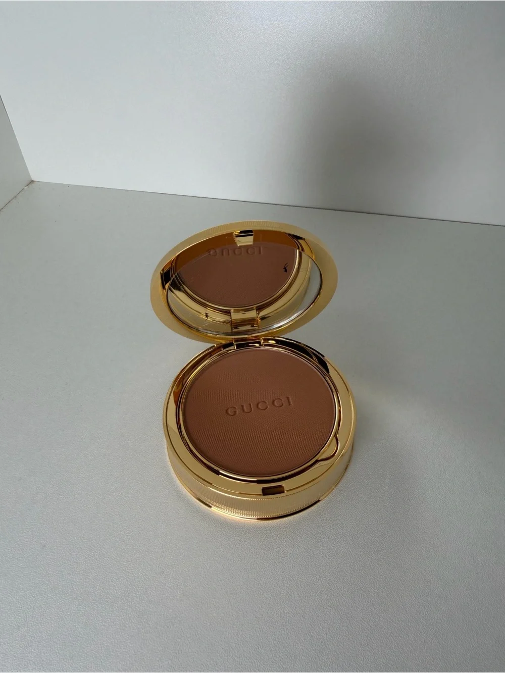 Gucci Mattifying Face Powder with 18-Hour Wear